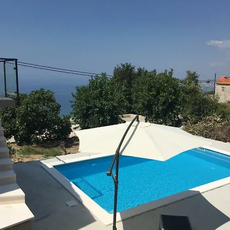Coastal In Villa *