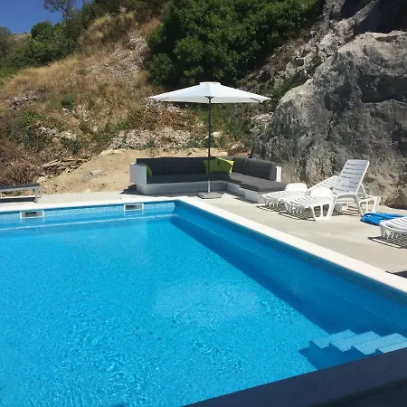 Coastal In Villa